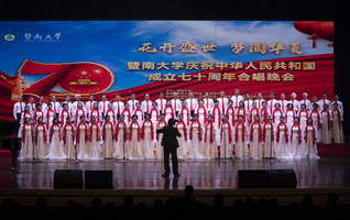 学校庆祝新中国成立70周年合唱...